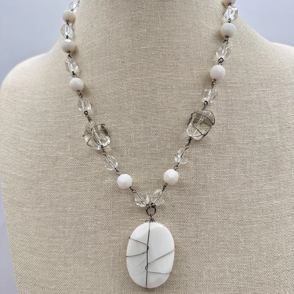 Vintage Silver Tone Wire Wrapped Pendant Necklace Clear Crystal White‎ Bead Boho